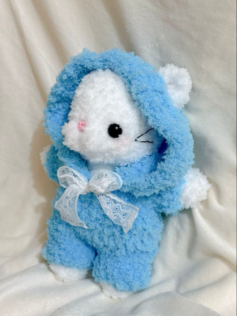 パジャマ着てる可愛い猫のあみぐるみ　もふもふ　約 30cm ぬいぐるみ　手作り