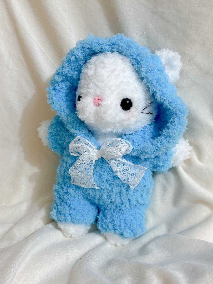 パジャマ着てる可愛い猫のあみぐるみ　もふもふ　約 30cm ぬいぐるみ　手作り