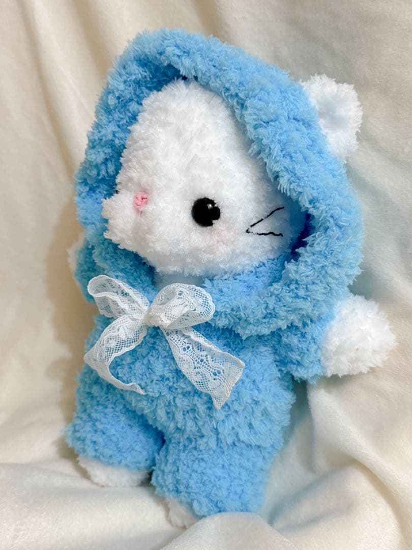 パジャマ着てる可愛い猫のあみぐるみ　もふもふ　約 30cm ぬいぐるみ　手作り