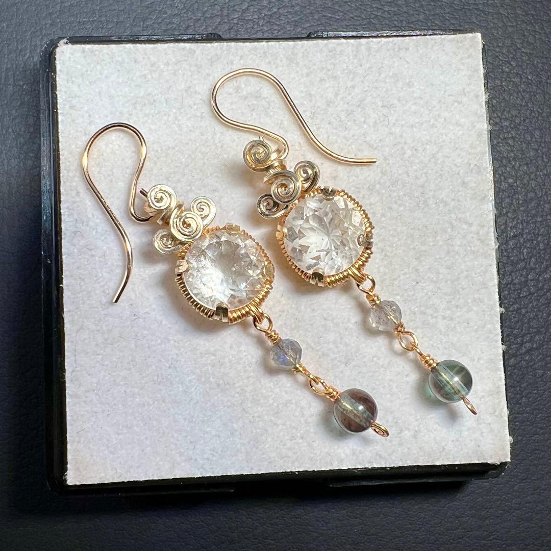 【for マリエモーン様】リビアングラスイヤリング・ホワイトサファイアペントプ