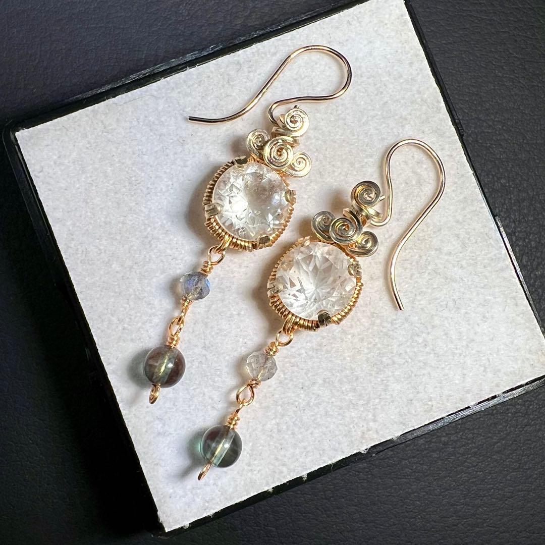 【for マリエモーン様】リビアングラスイヤリング・ホワイトサファイアペントプ