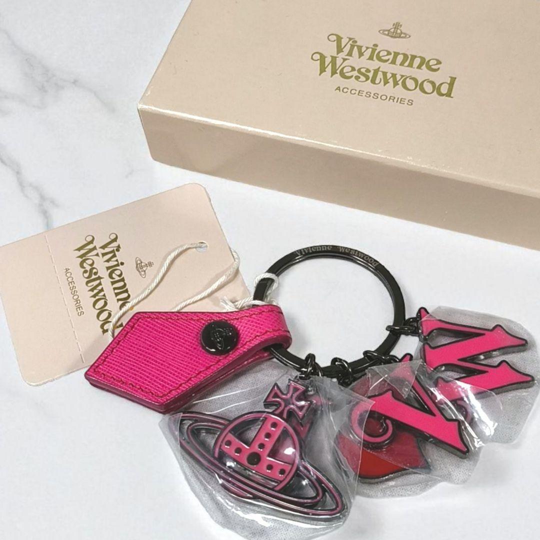 箱あり未使用品✨️　チャームが沢山❗️　ヴィヴィアンウエストウッド　キーホルダー