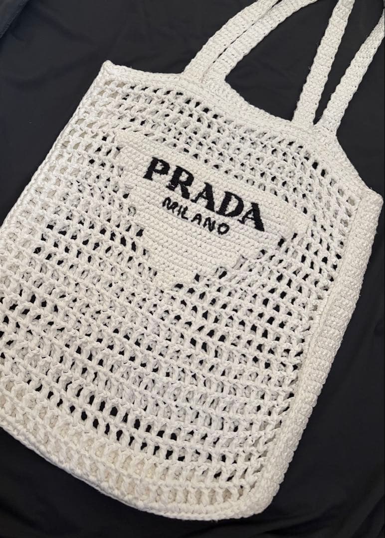 しろちゃん⭐️　【正規品】PRADA ホワイト メッシュ トートバッグ