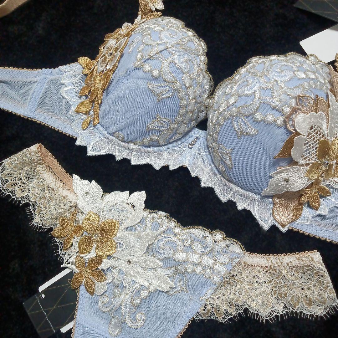 ワコール サルート 02G P-up D75 M 上下セット ソング　Tバック