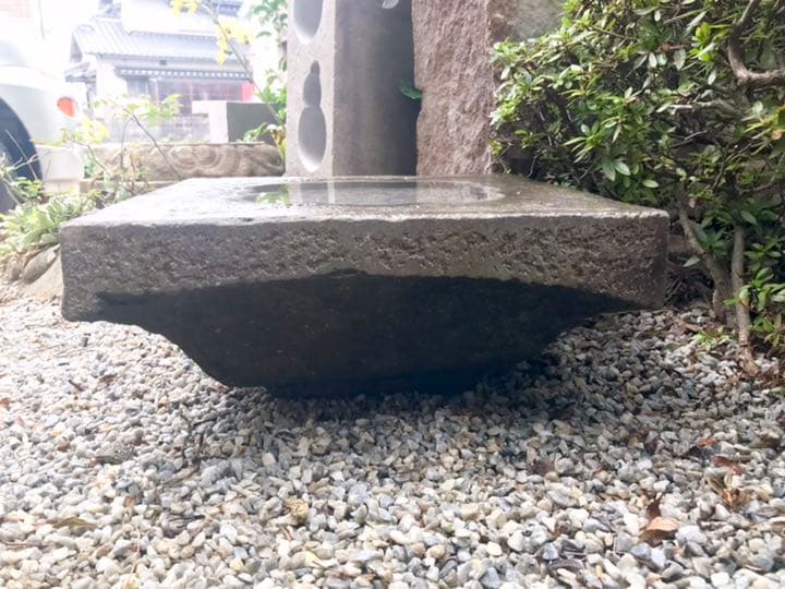 【自然石八重花柄模様水鉢・向鉢・蹲】バードバスガーデニング箱庭造園水石飾り石