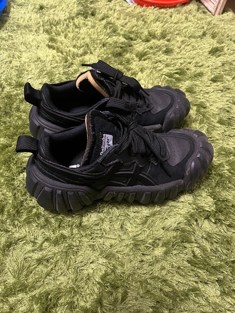 OnitsukaTigerオニツカタイガー厚底スニーカー ブラック 23.5cm