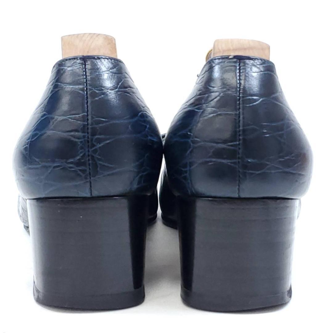 サルヴァトーレフェラガモ　美品　ヴァラ　リボン　ネイビー　型押し　US6