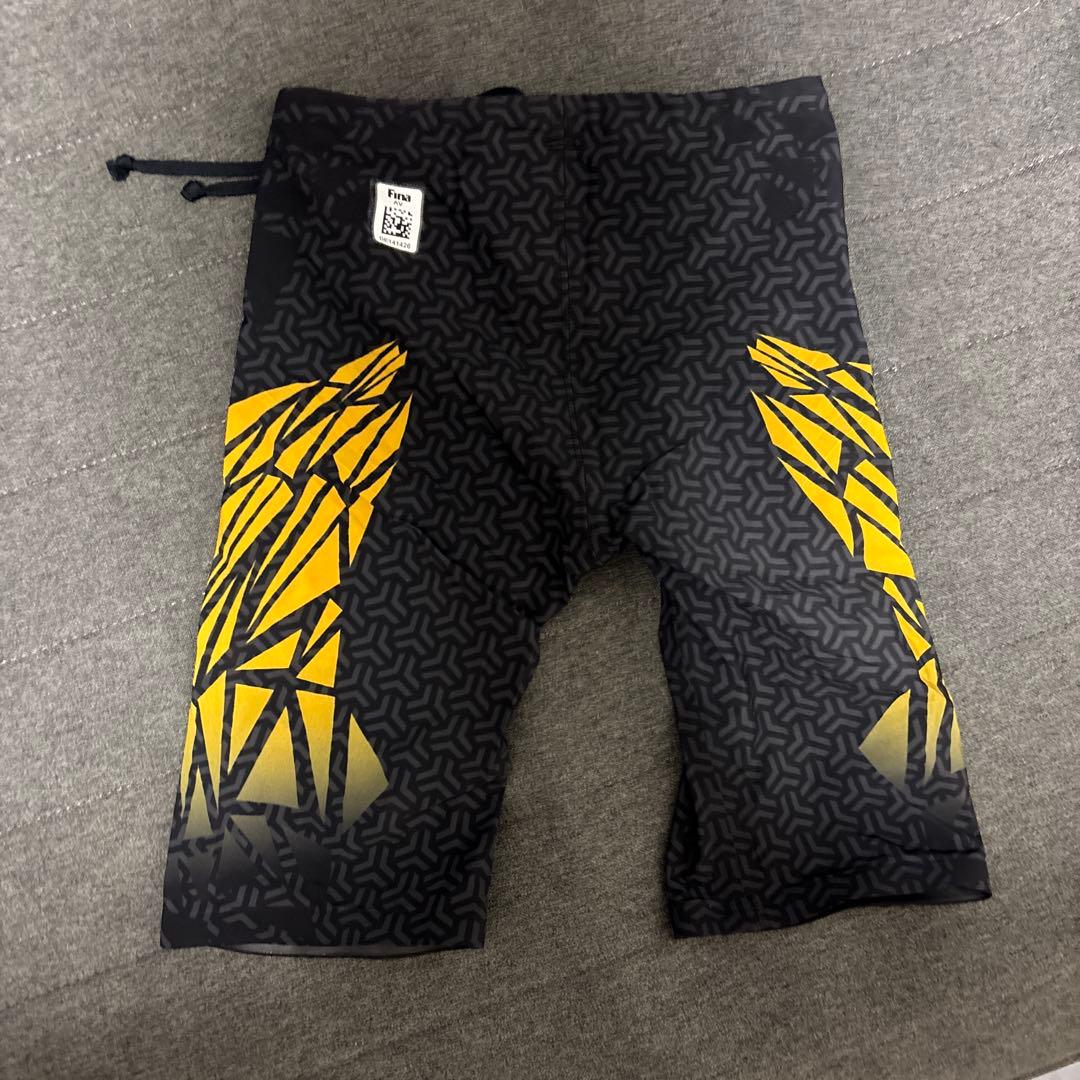 arena 競泳水着 黒/黄 幾何学模様