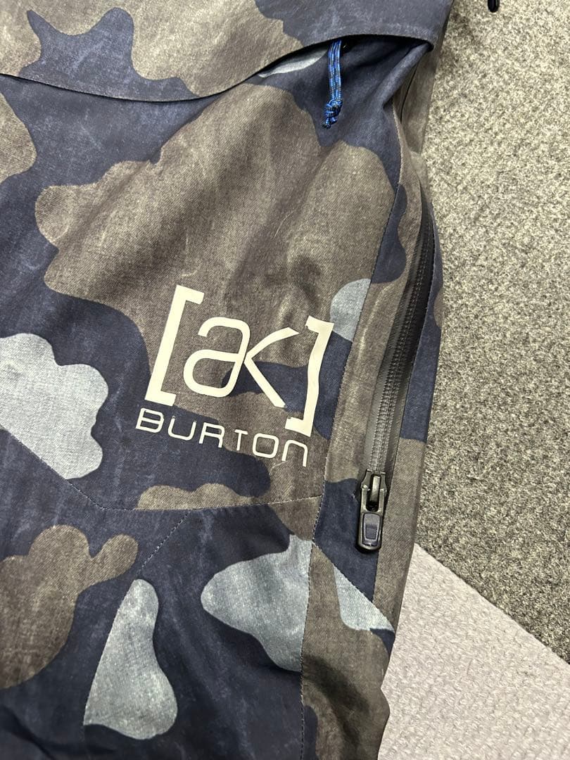 Burton [ak] 迷彩スノーボードパンツ