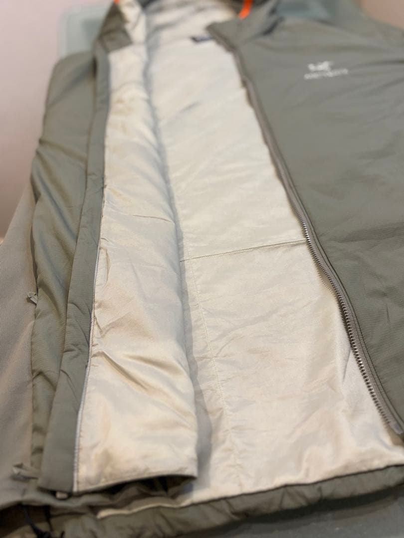 最終価格ARC'TERYX カーキマウンテンパーカー フード付き