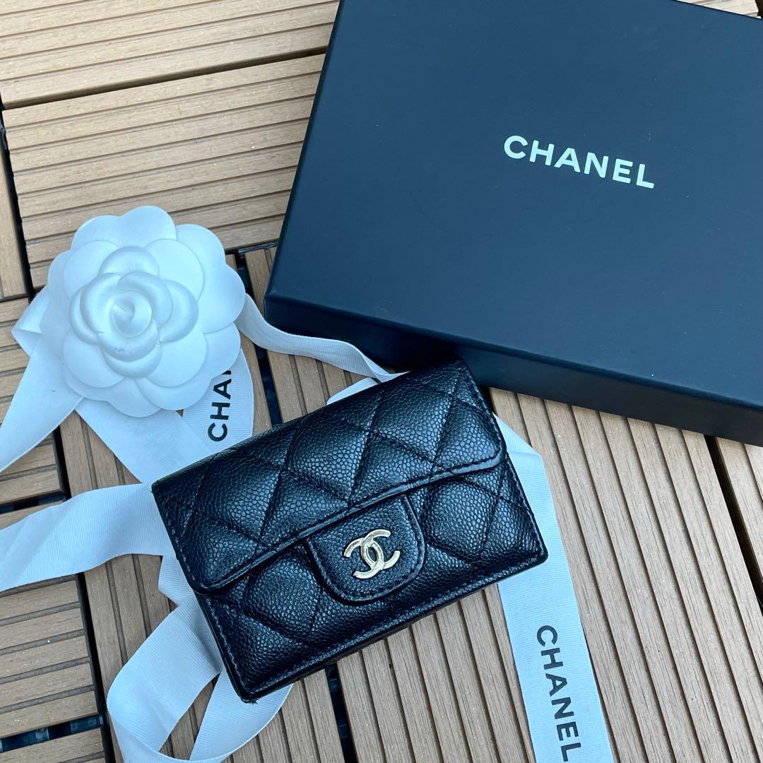 シャネル　2023年　三つ折り財布　マトラッセ　キャビアスキン　ブラック