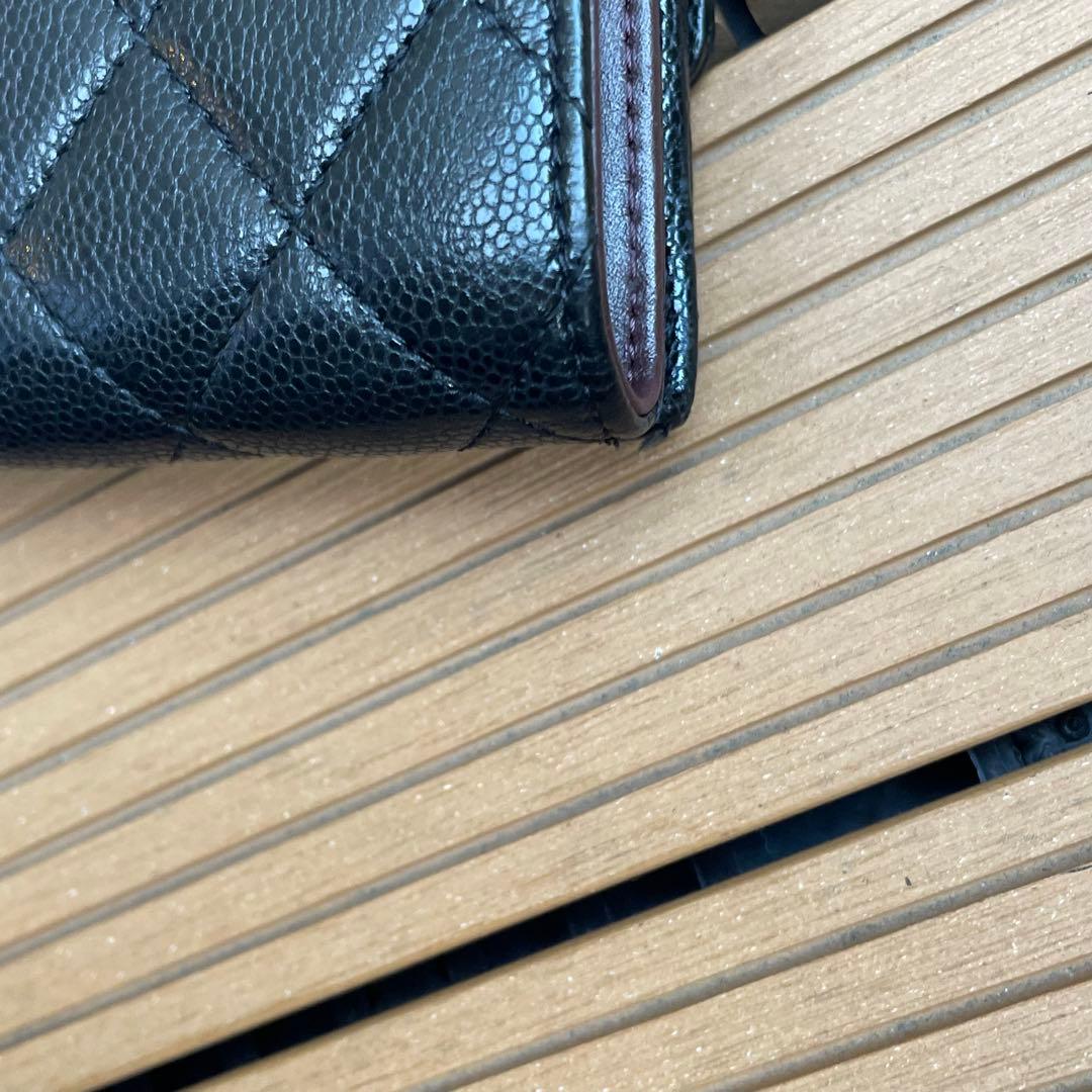 シャネル　2023年　三つ折り財布　マトラッセ　キャビアスキン　ブラック