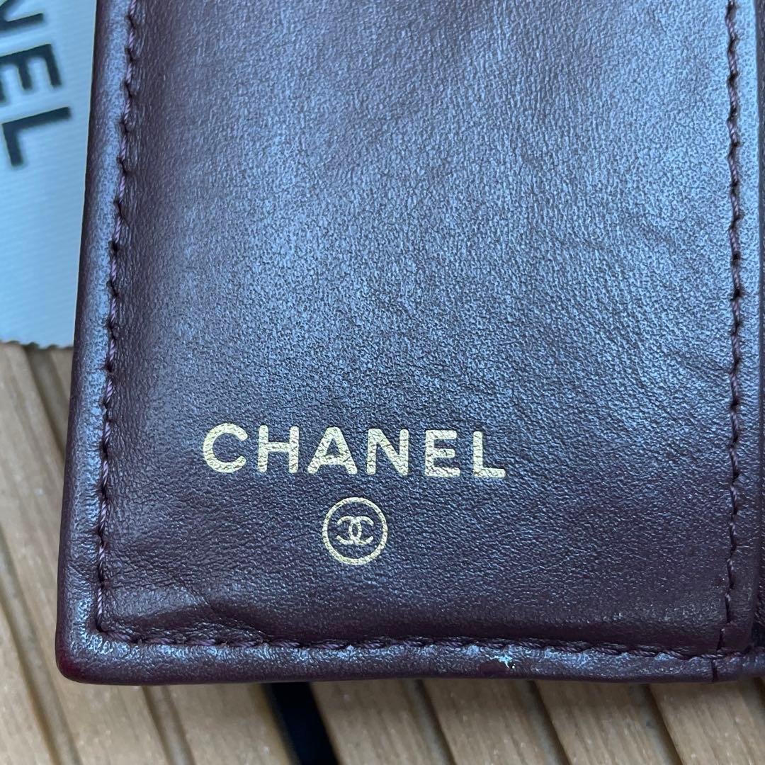 シャネル　2023年　三つ折り財布　マトラッセ　キャビアスキン　ブラック