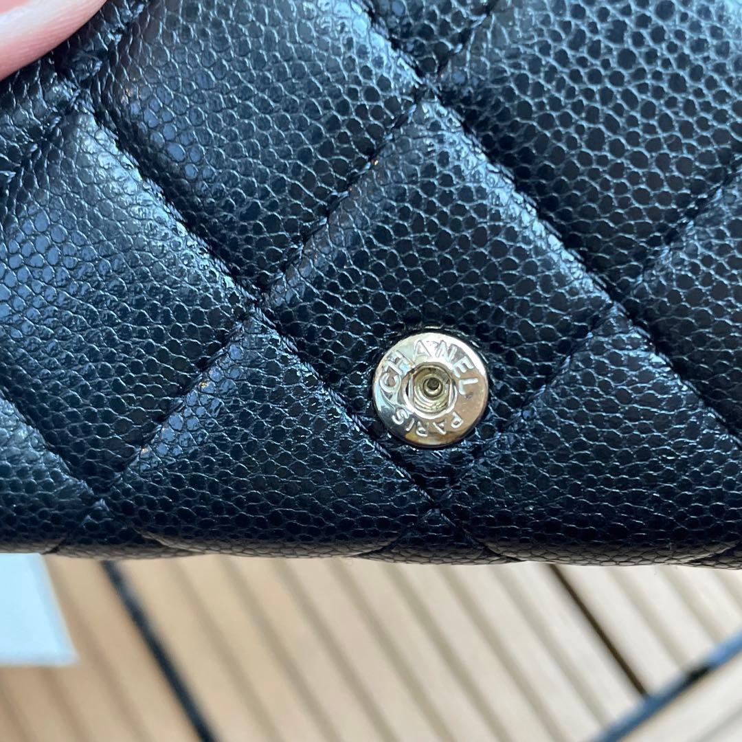 シャネル　2023年　三つ折り財布　マトラッセ　キャビアスキン　ブラック