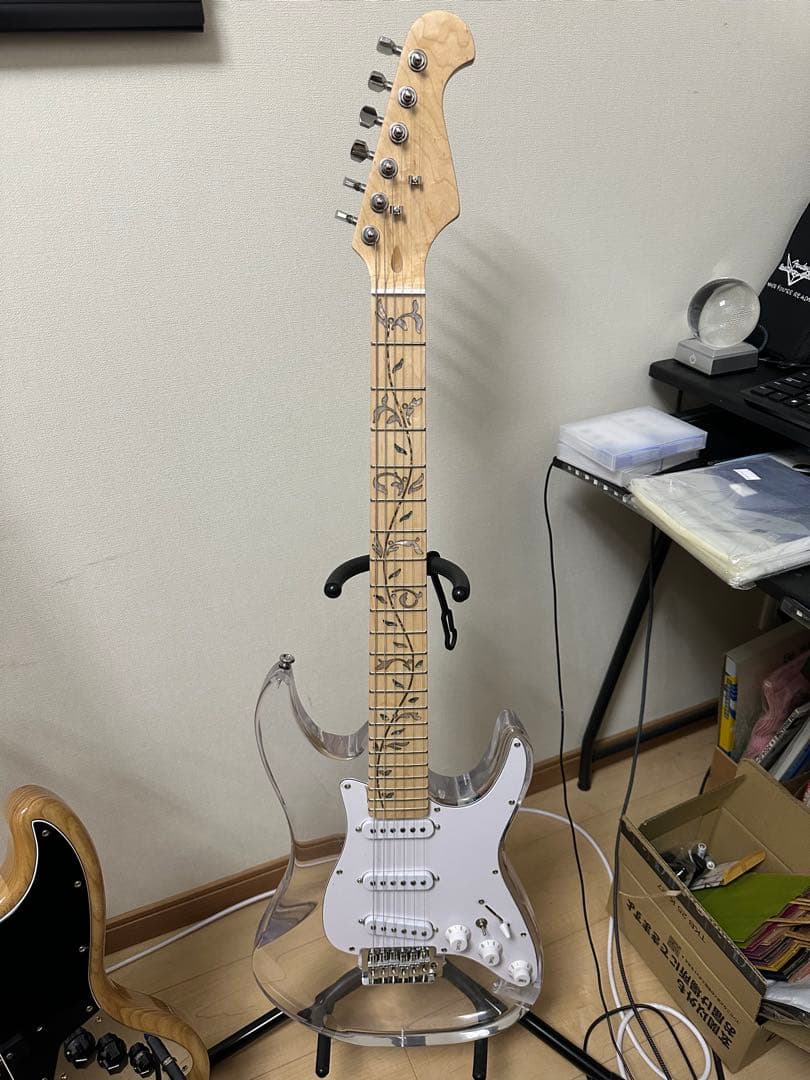 透明エレキギター LEDライト付き