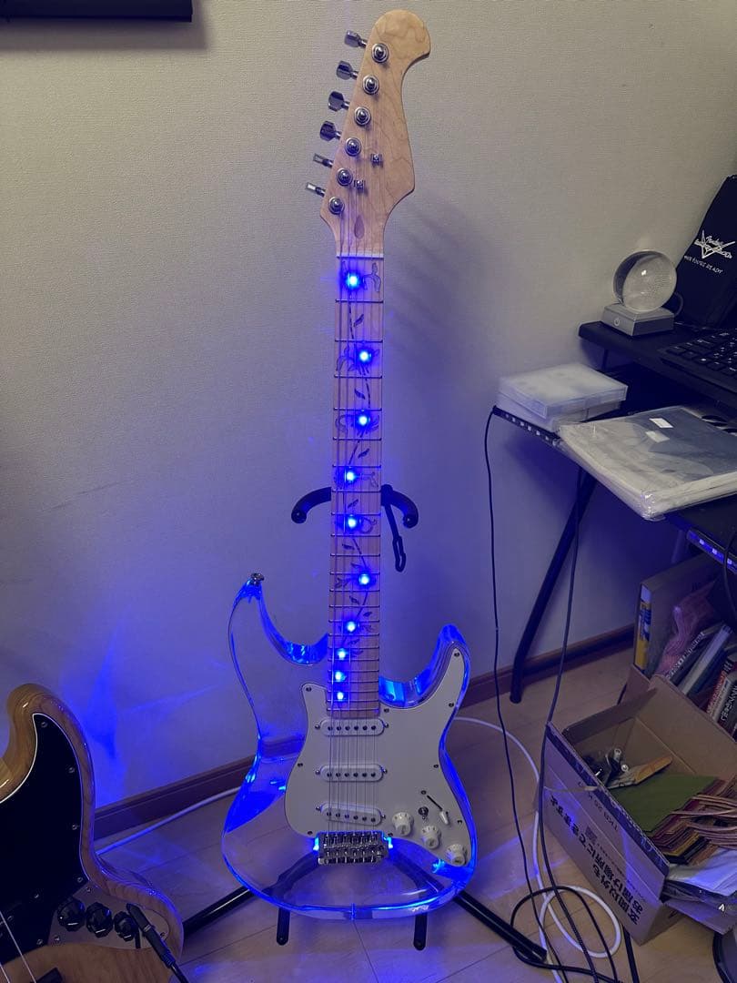 透明エレキギター LEDライト付き