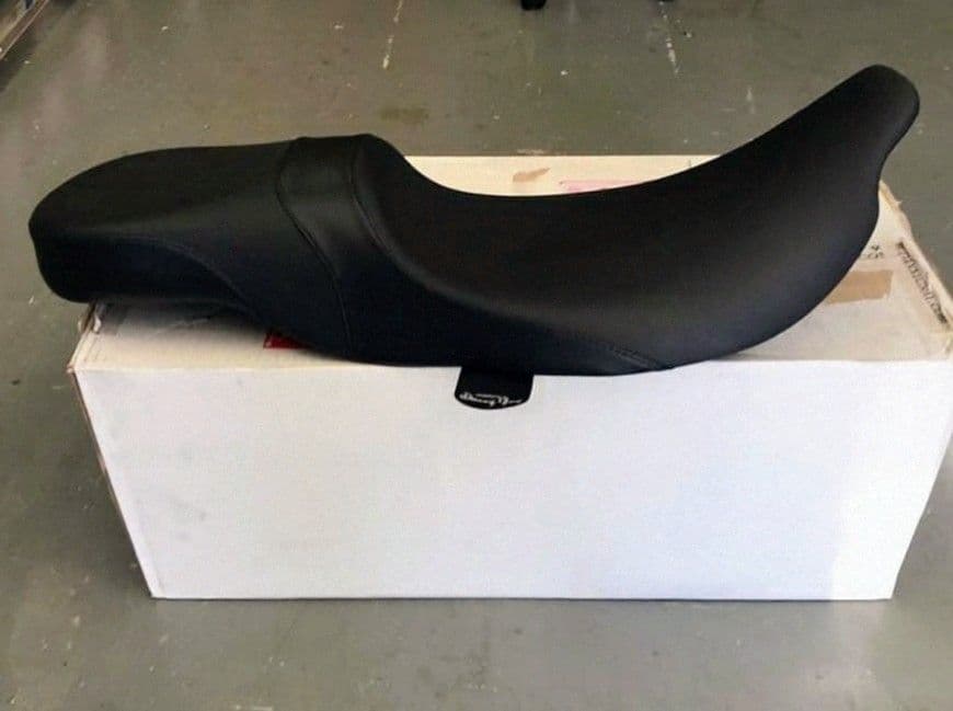 ハーレーダビットソン　FLHX ツーリング　シート