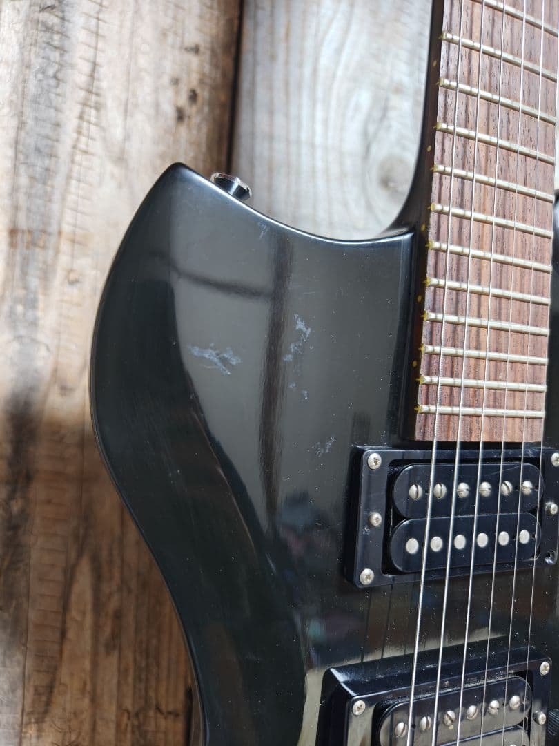 ま*み様 ユニークデザイン ブラックエレキギター　ノーブランド　ジャンク