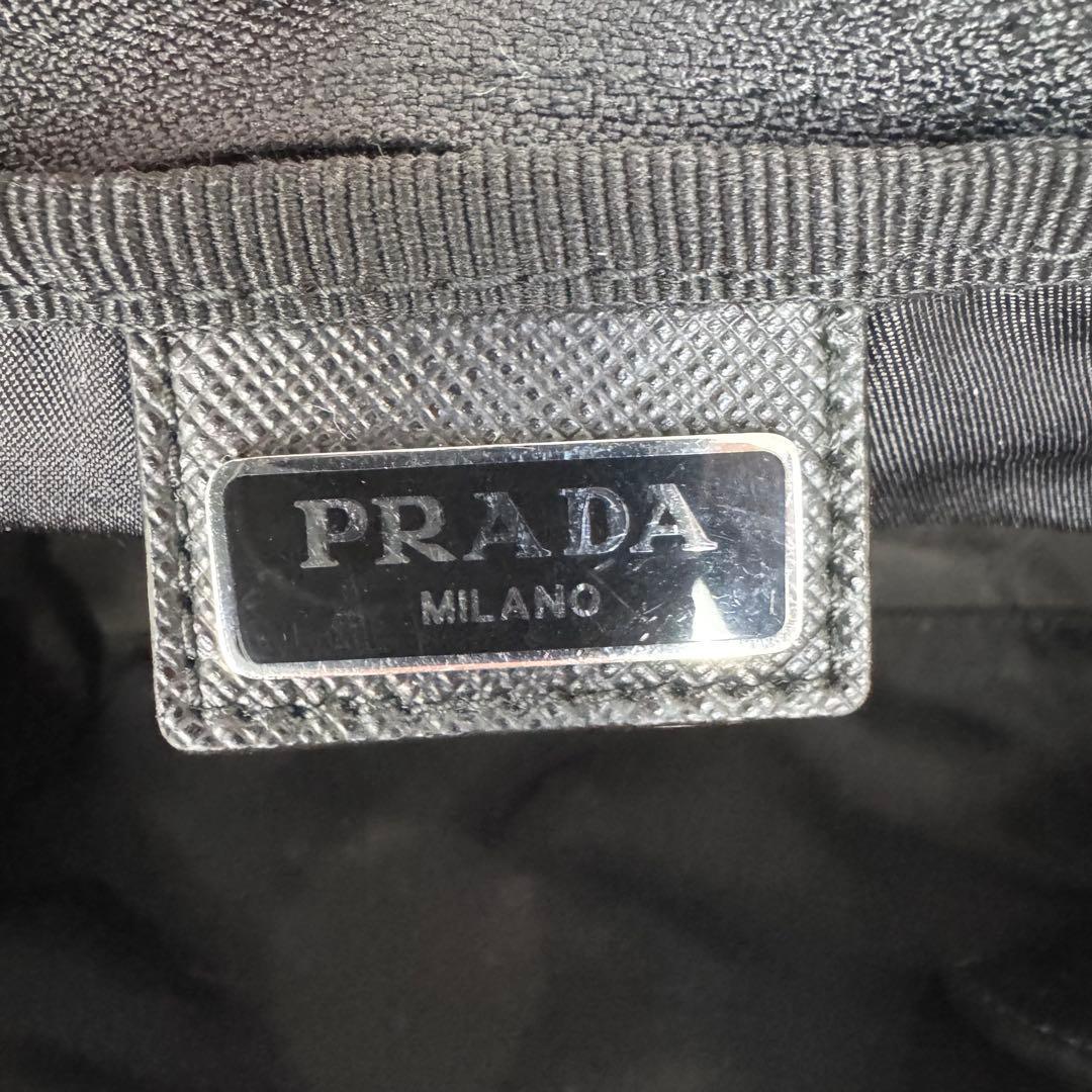 近年 プラダ レザー コスメポーチ 三角ロゴ トライアングルロゴ 黒