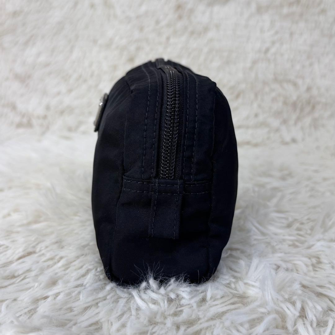 近年 プラダ レザー コスメポーチ 三角ロゴ トライアングルロゴ 黒