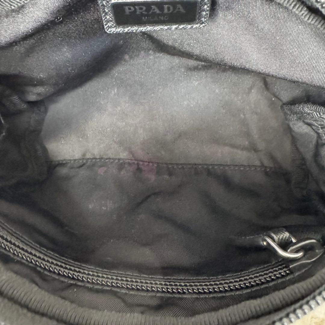 近年 プラダ レザー コスメポーチ 三角ロゴ トライアングルロゴ 黒
