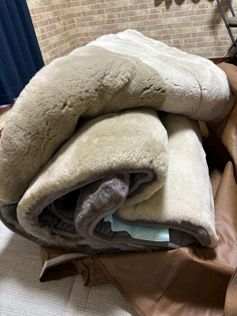 東洋羽毛　アリエスラグムートンカーペット　パープル