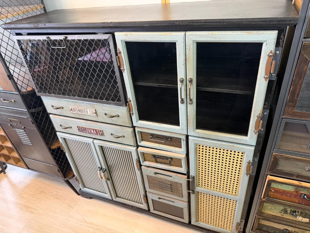 インダストリアル　キャビネット　マルチラック　リビングボード　レトロ　ラック　棚