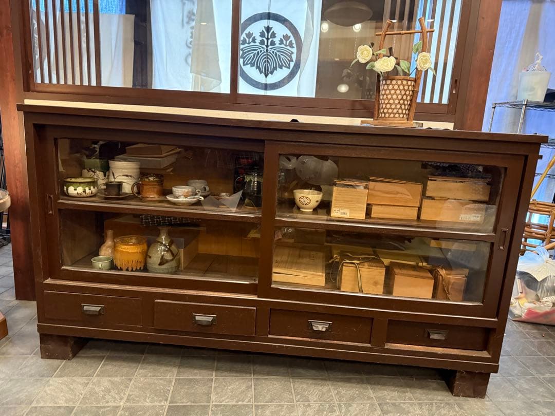 【引取限定】木製ガラス扉付き キャビネット アンティーク 古家具 ビンテージ