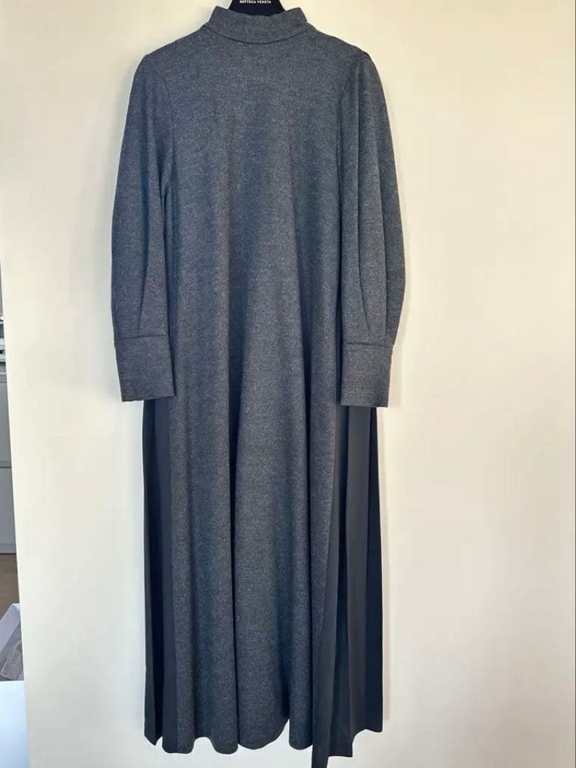 ADORE グレー ×ブラック プリーツデザインワンピース