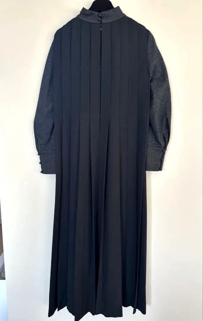 ADORE グレー ×ブラック プリーツデザインワンピース