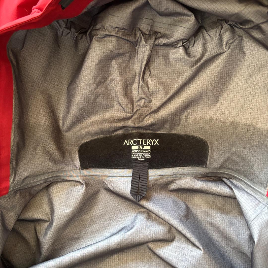 A*様 ⭐︎レア⭐︎ arc'teryx Beta SV アークテリクス Red