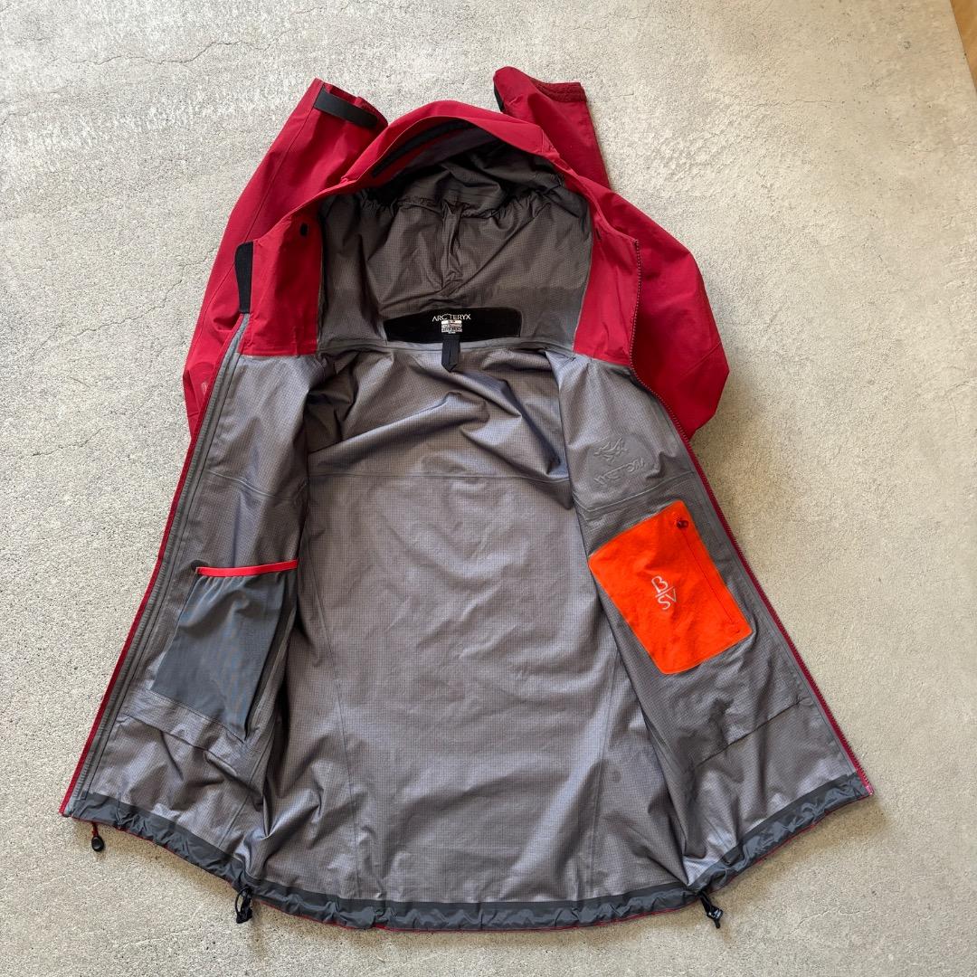 A*様 ⭐︎レア⭐︎ arc'teryx Beta SV アークテリクス Red