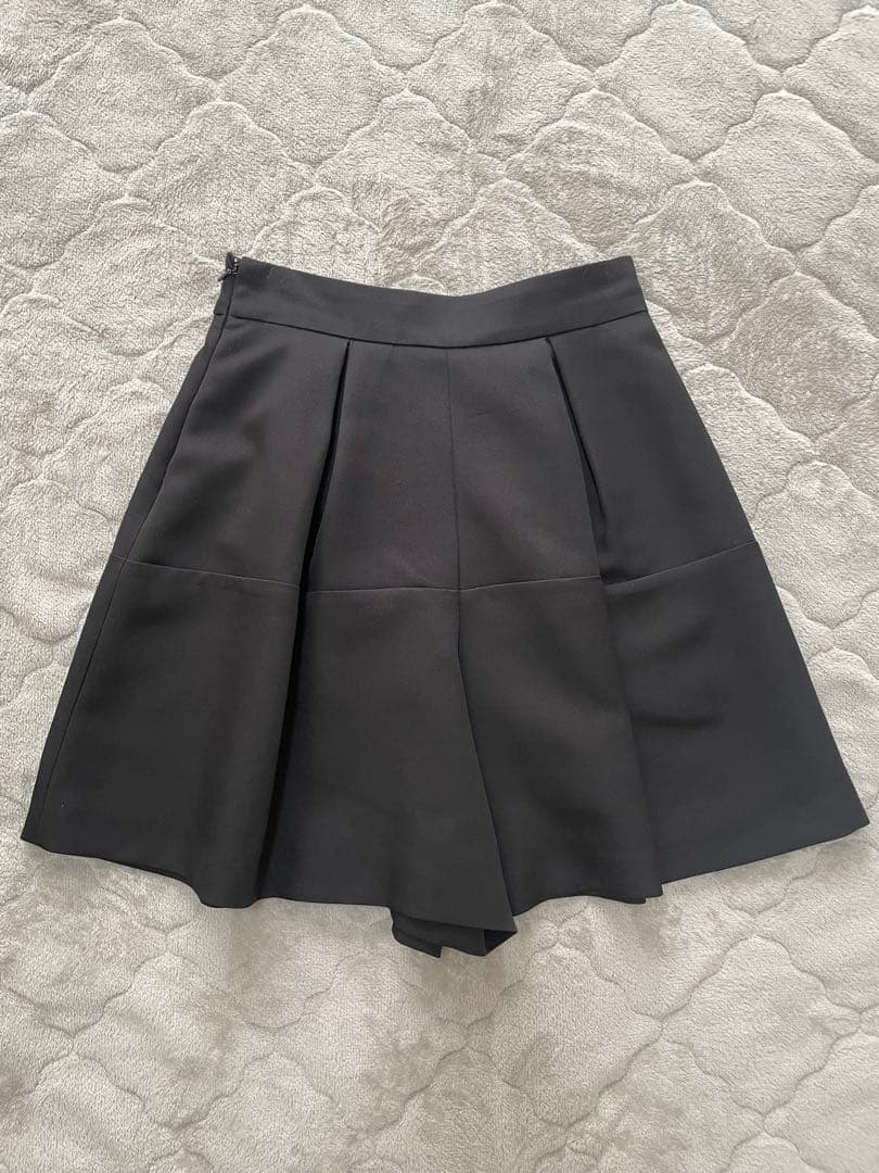 トレフルプラスワン TREFLE+1タックショートパンツ ブラック 01