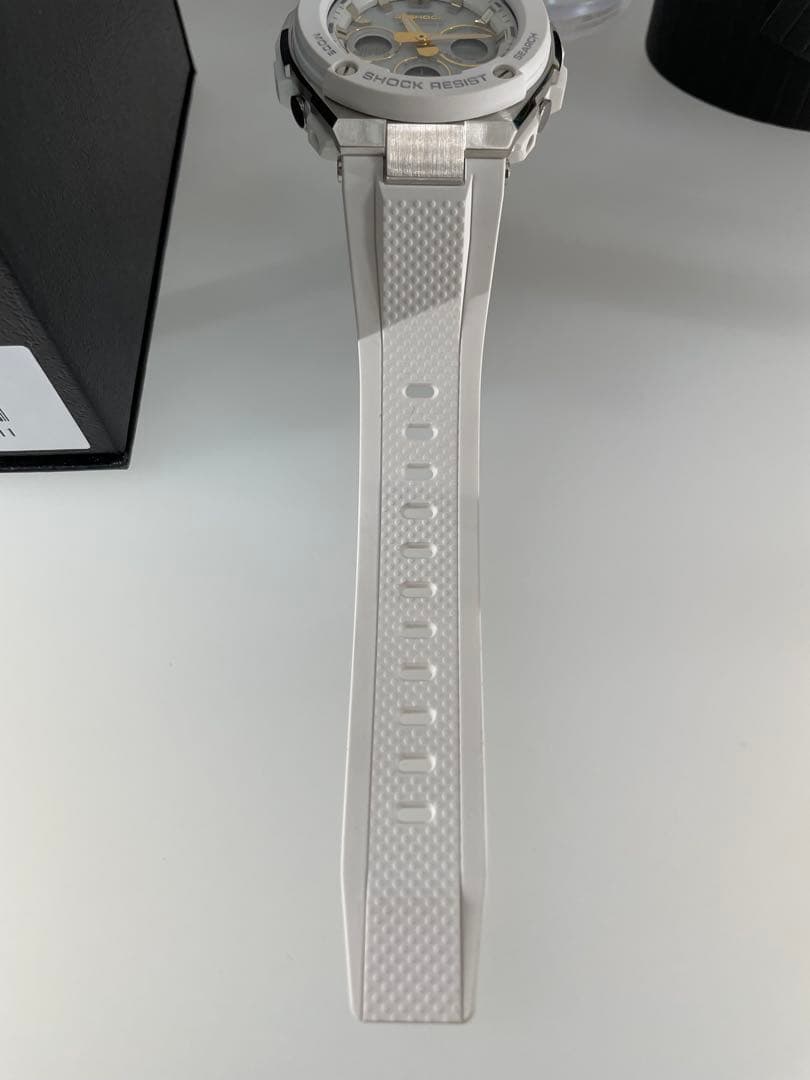 カシオ G-SHOCK GST-W300