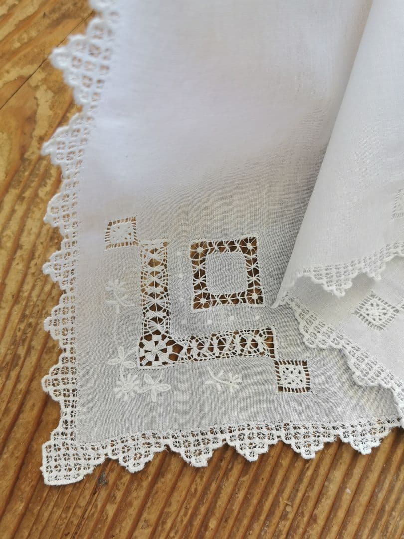 アンティーク ドローン&ニードルワーク リネンクロスハンカチ 総刺繍スカラップ✵