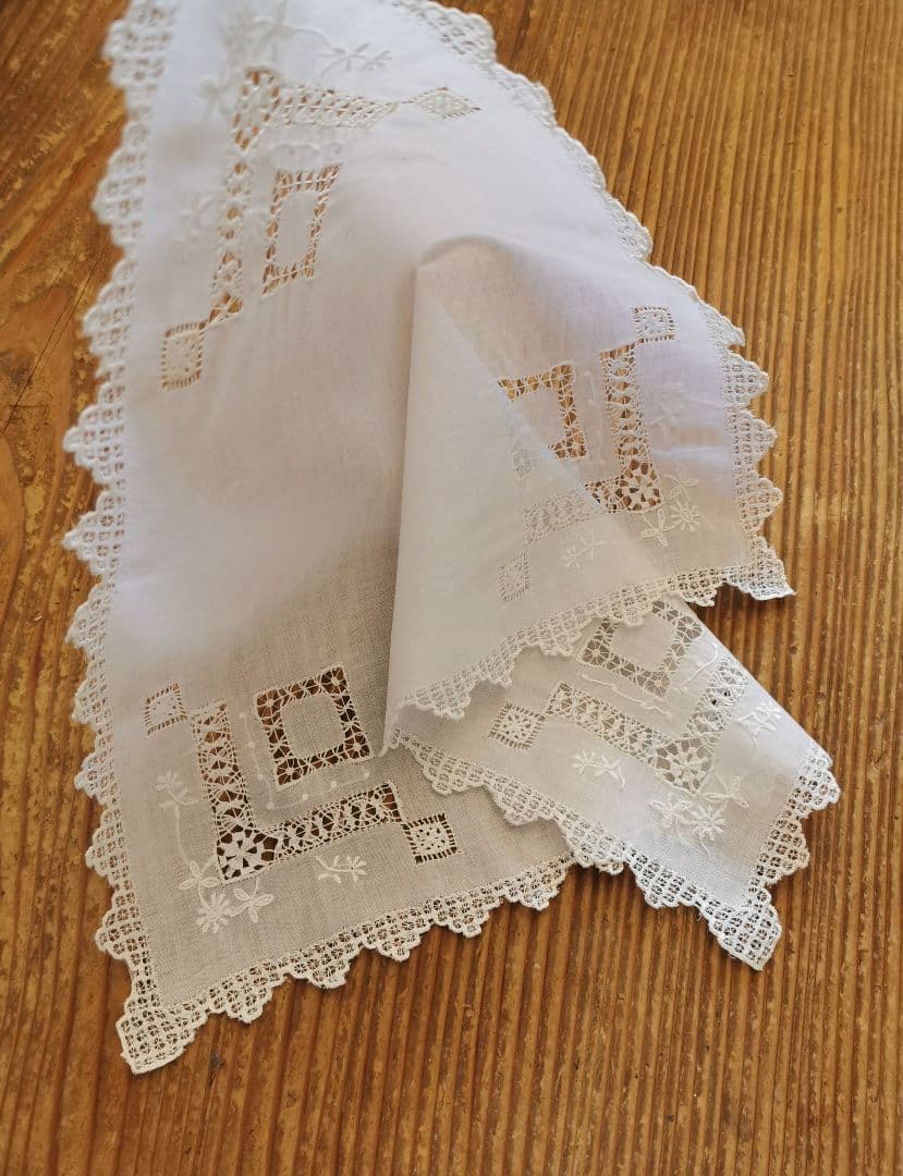 アンティーク ドローン&ニードルワーク リネンクロスハンカチ 総刺繍スカラップ✵