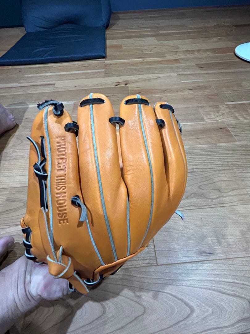 アンダーアーマー　少年軟式　グローブ　右投げ