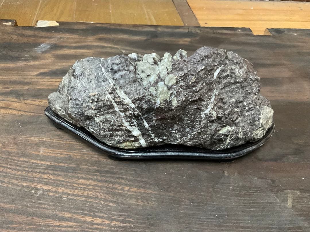 根尾川産　菊花石　極上品　天然石　台座付き。【インテリアに最適だと思います】。