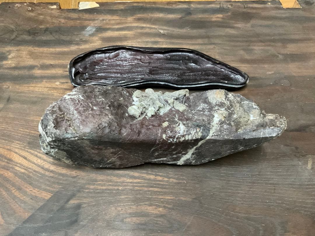 根尾川産　菊花石　極上品　天然石　台座付き。【インテリアに最適だと思います】。