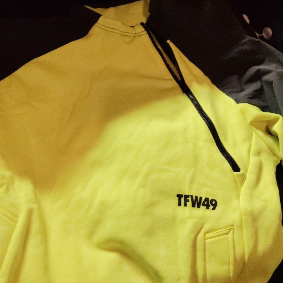 TFW49 　蛍光イエローハーフジッププルオーバー Mサイズ イエロー