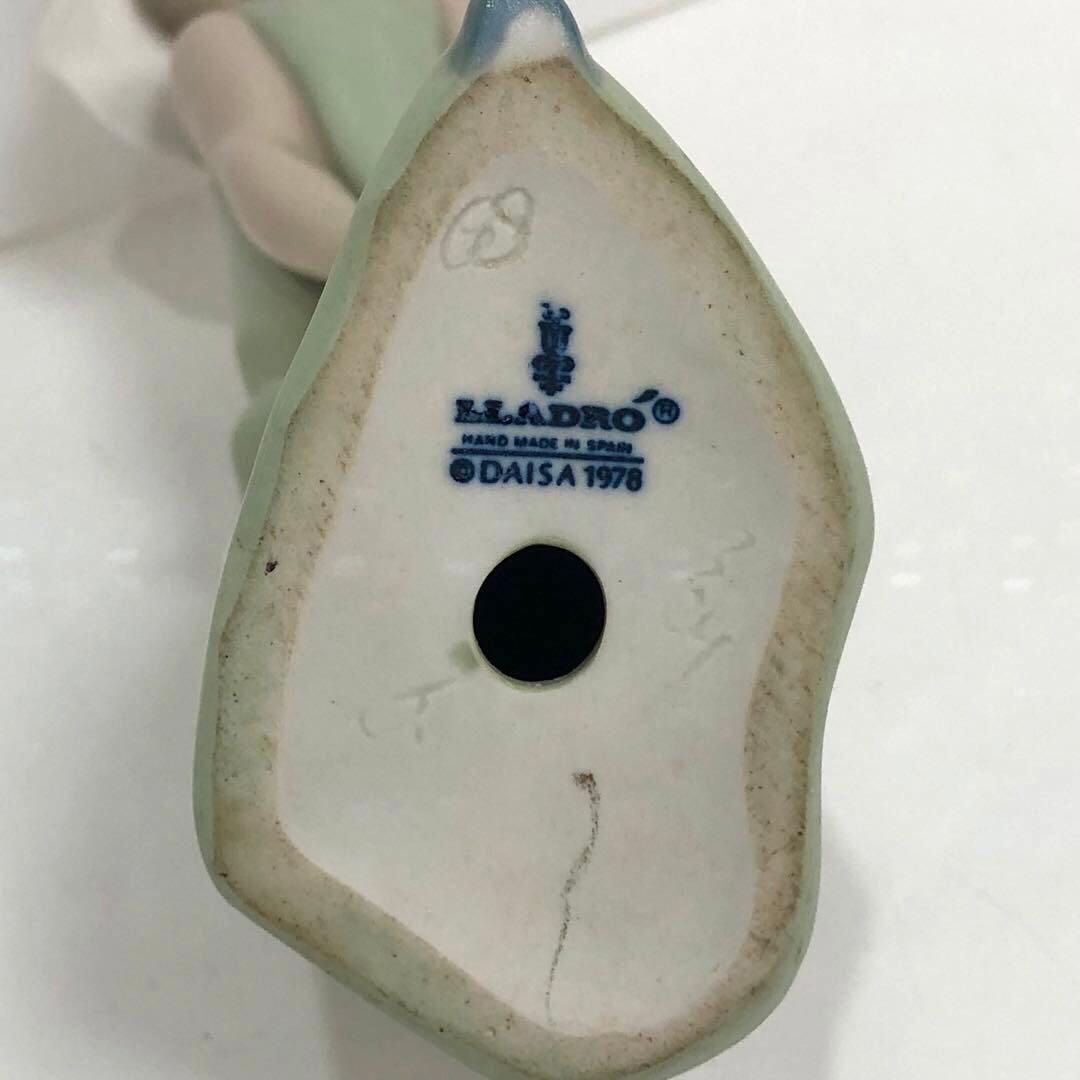 リヤドロ　フィギュリン　鏡の前で　若草色帽子の少女　置物　西洋陶磁