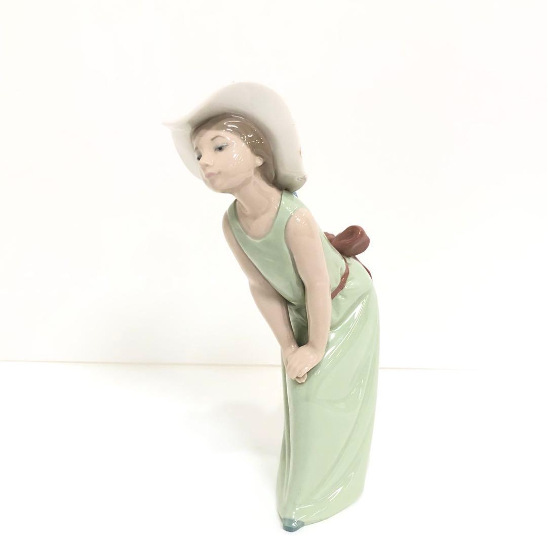 リヤドロ　フィギュリン　鏡の前で　若草色帽子の少女　置物　西洋陶磁