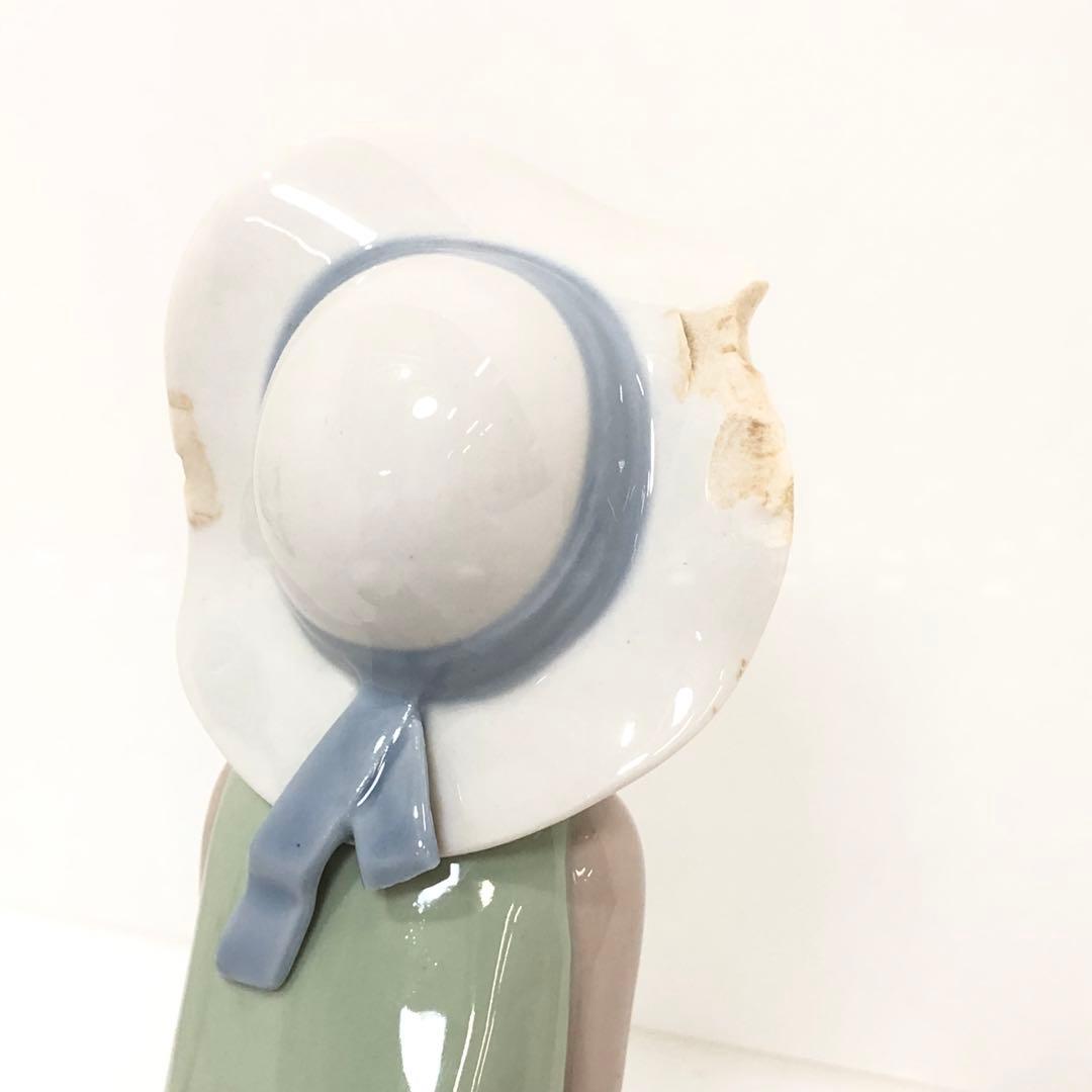 リヤドロ　フィギュリン　鏡の前で　若草色帽子の少女　置物　西洋陶磁