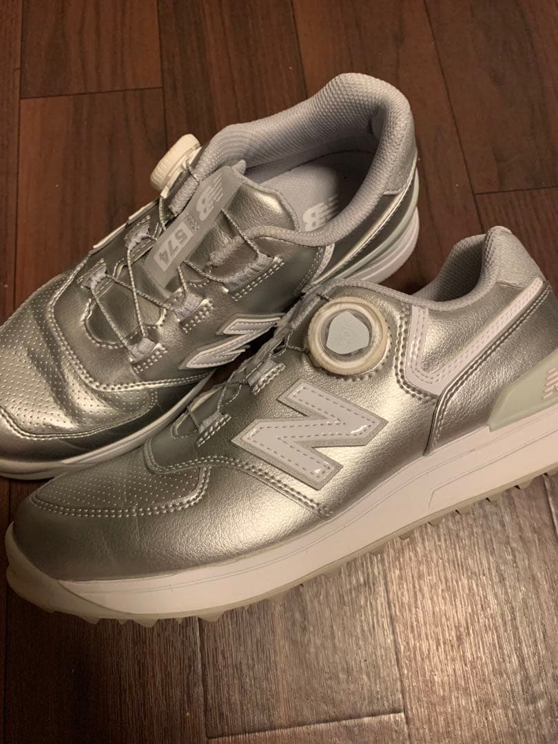 ニューバランス ゴルフシューズ スパイクレス シルバー 23.5〜24cm