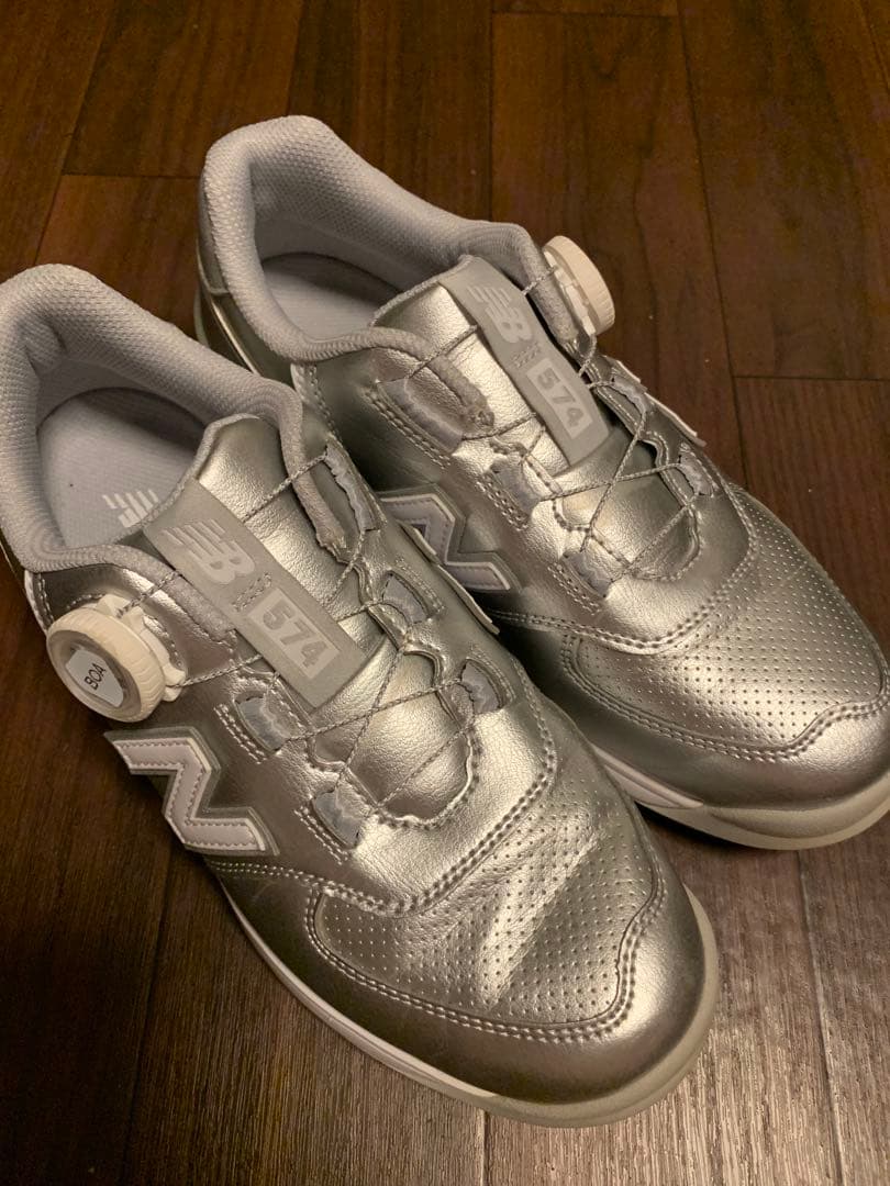 ニューバランス ゴルフシューズ スパイクレス シルバー 23.5〜24cm