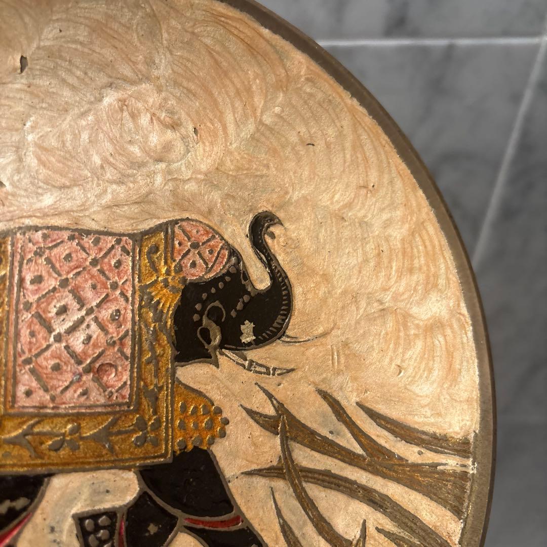 インドアンティーク手描き手彫りの装飾が芸術的でアートな子像の壁掛け真鍮製オブジェ