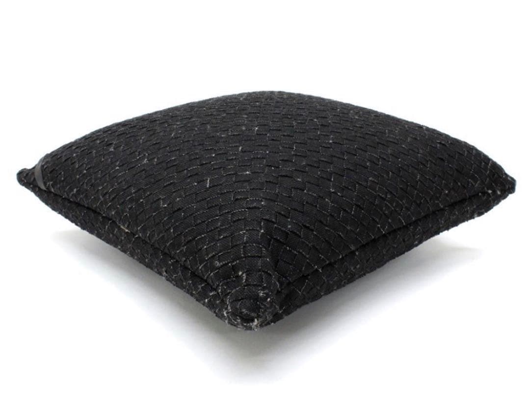 激レア　ボッテガヴェネタ　ブラックリネン　キャンバス　イントレスクエアクッション