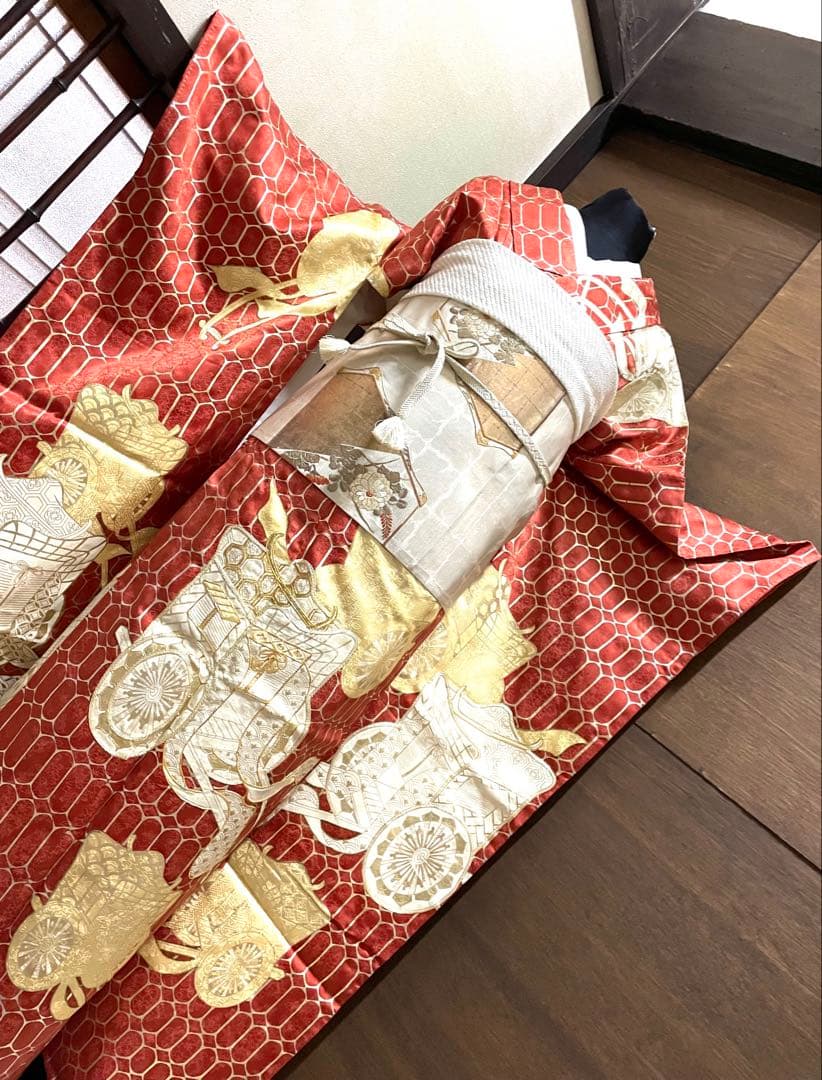 振袖 フルセット6点サイズM〜Ｌ駒刺繍　御所車文　金彩　正絹