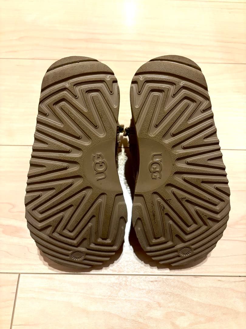 美品 正規品 UGG キッズムートンブーツ 17cm 箱あり