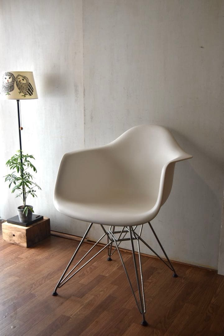 Herman Miller Esmes Arm chair ①